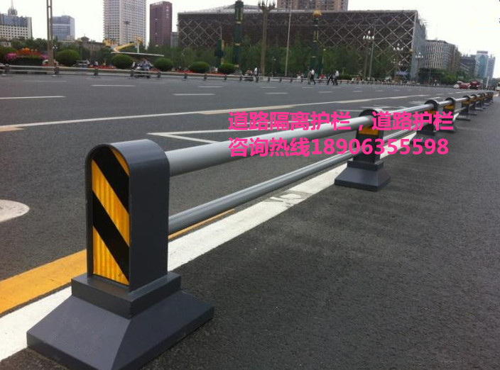 道路護欄，道路隔離柱，隔離墩